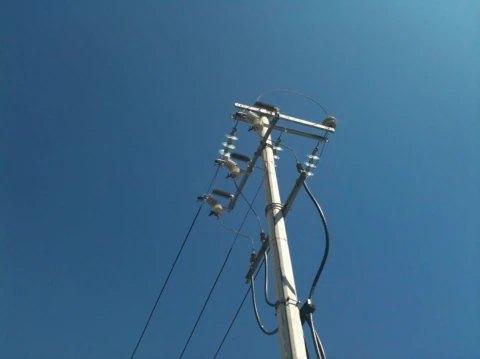 Instalación Postes de Media Tension